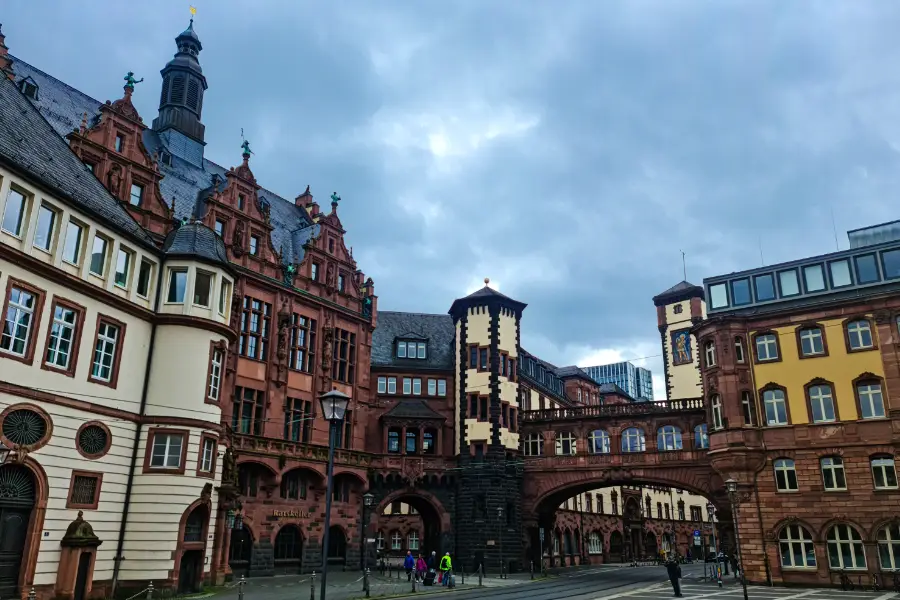 Historic buildings in Frankfurt Altstadt for a printable German city coloring page
