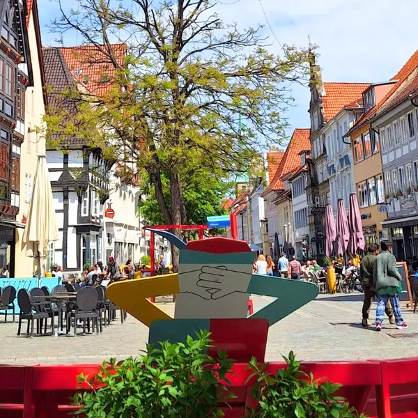 Piper lounging on bench in Hamelin
