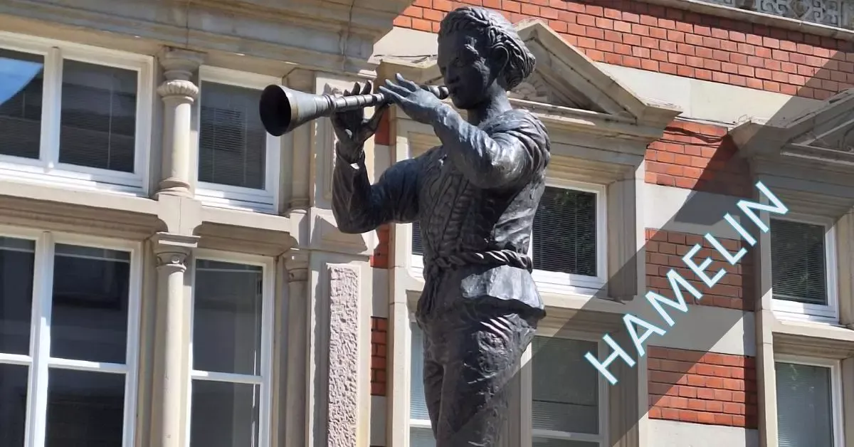 Pied Piper statue of Hamelin